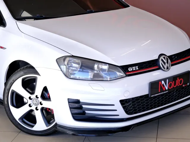 Volkswagen Golf GTI - фото 3