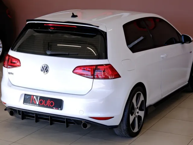 Volkswagen Golf GTI - фото 5
