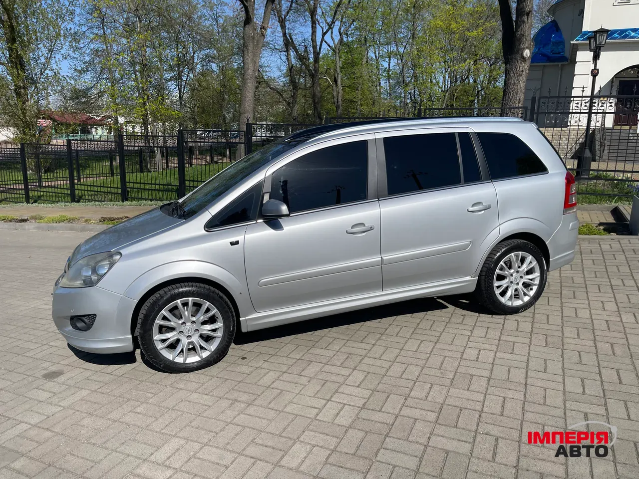 Opel Zafira - фото 2