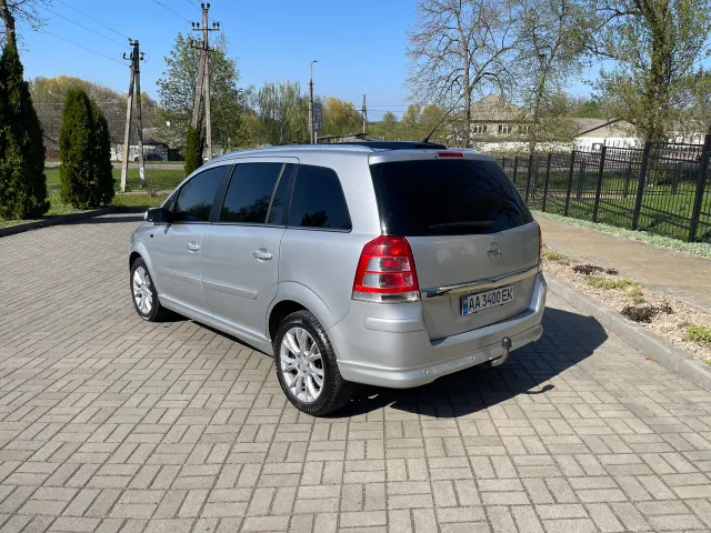 Opel Zafira - фото 3