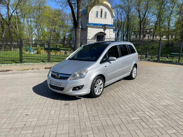 Opel Zafira - фото 1