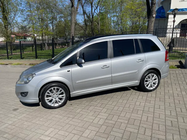 Opel Zafira - фото 2
