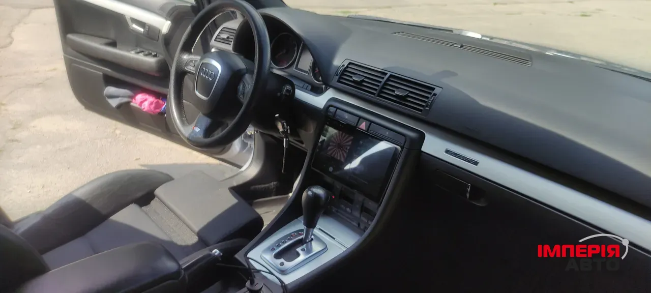 Audi A4 - фото 11