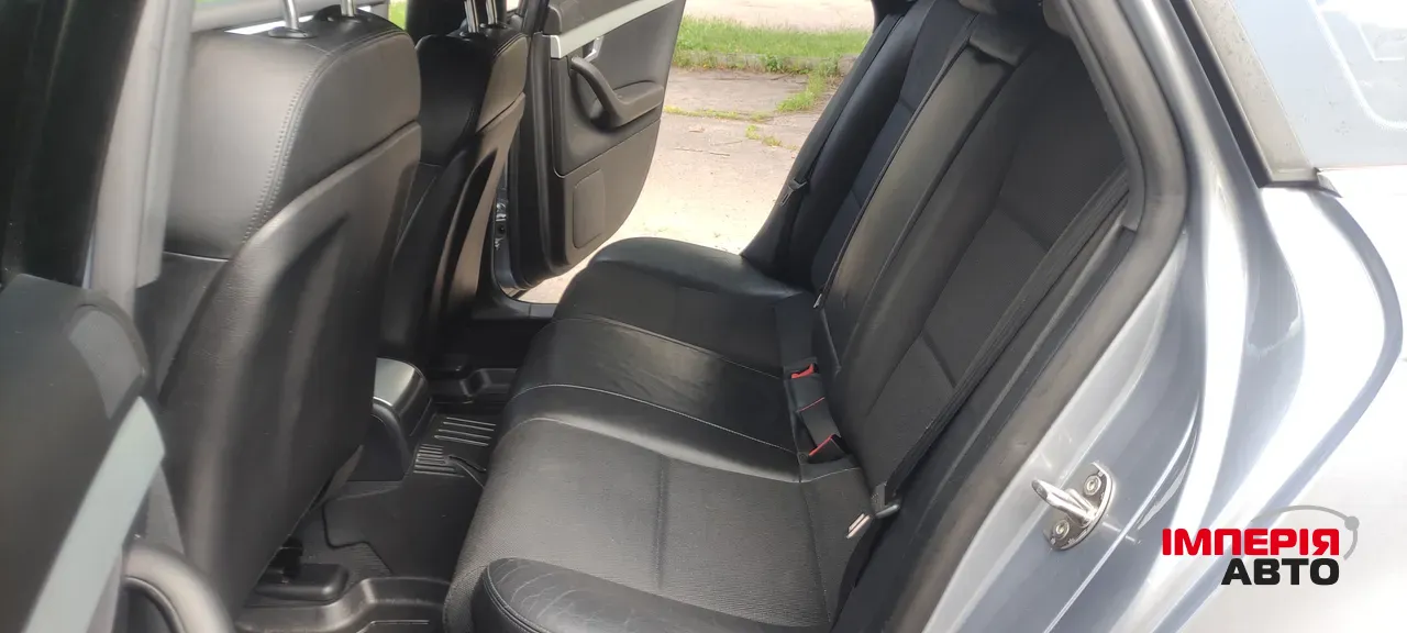 Audi A4 - фото 16