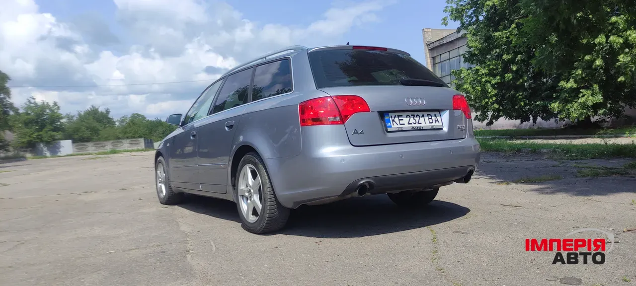 Audi A4 - фото 5