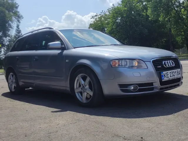 Audi A4 - фото 2