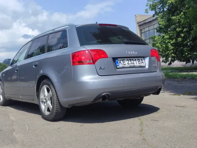 Audi A4 - фото 5