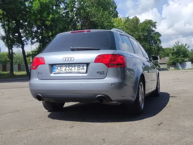 Audi A4 - фото 4