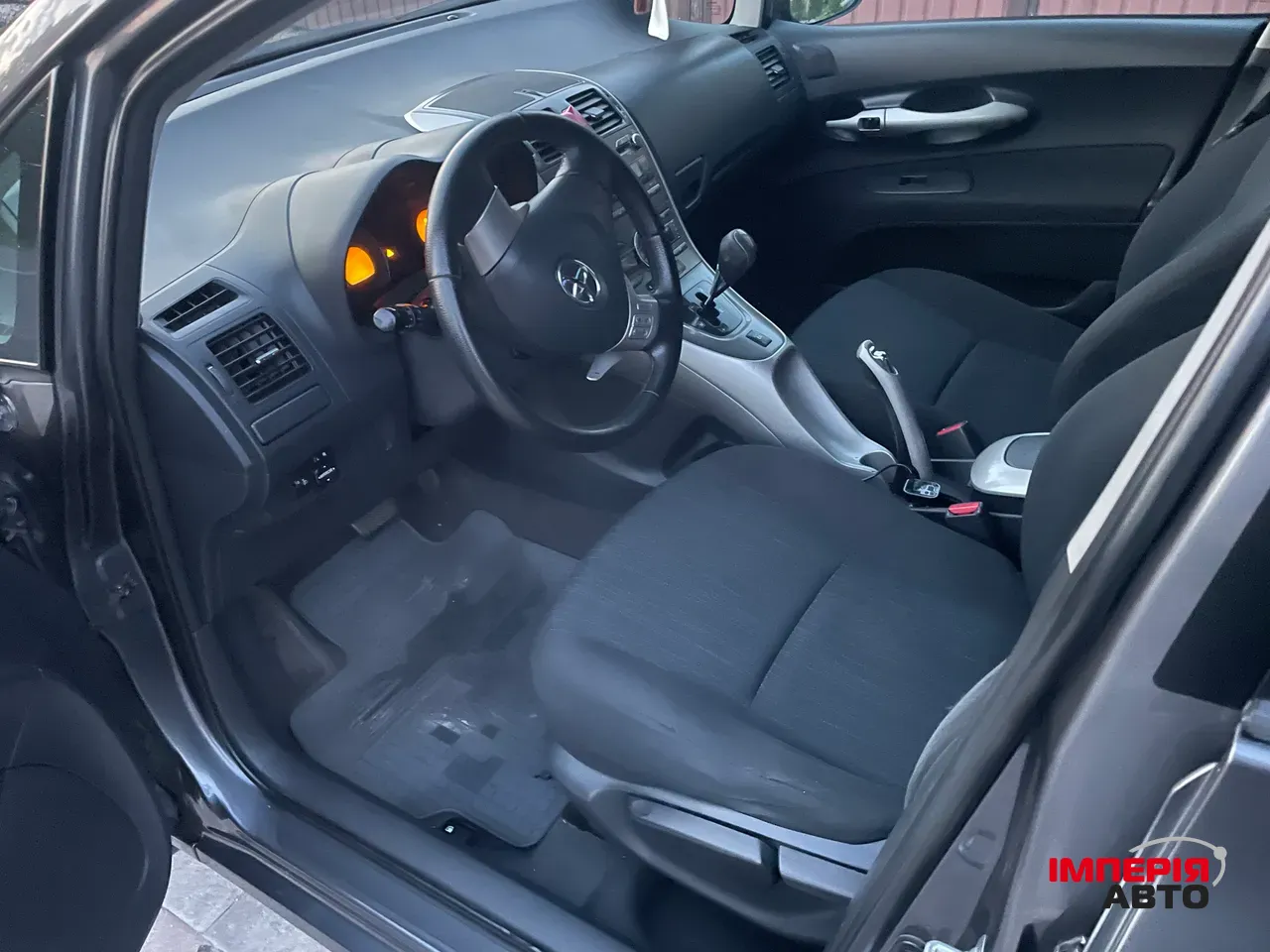 Toyota Auris - фото 6