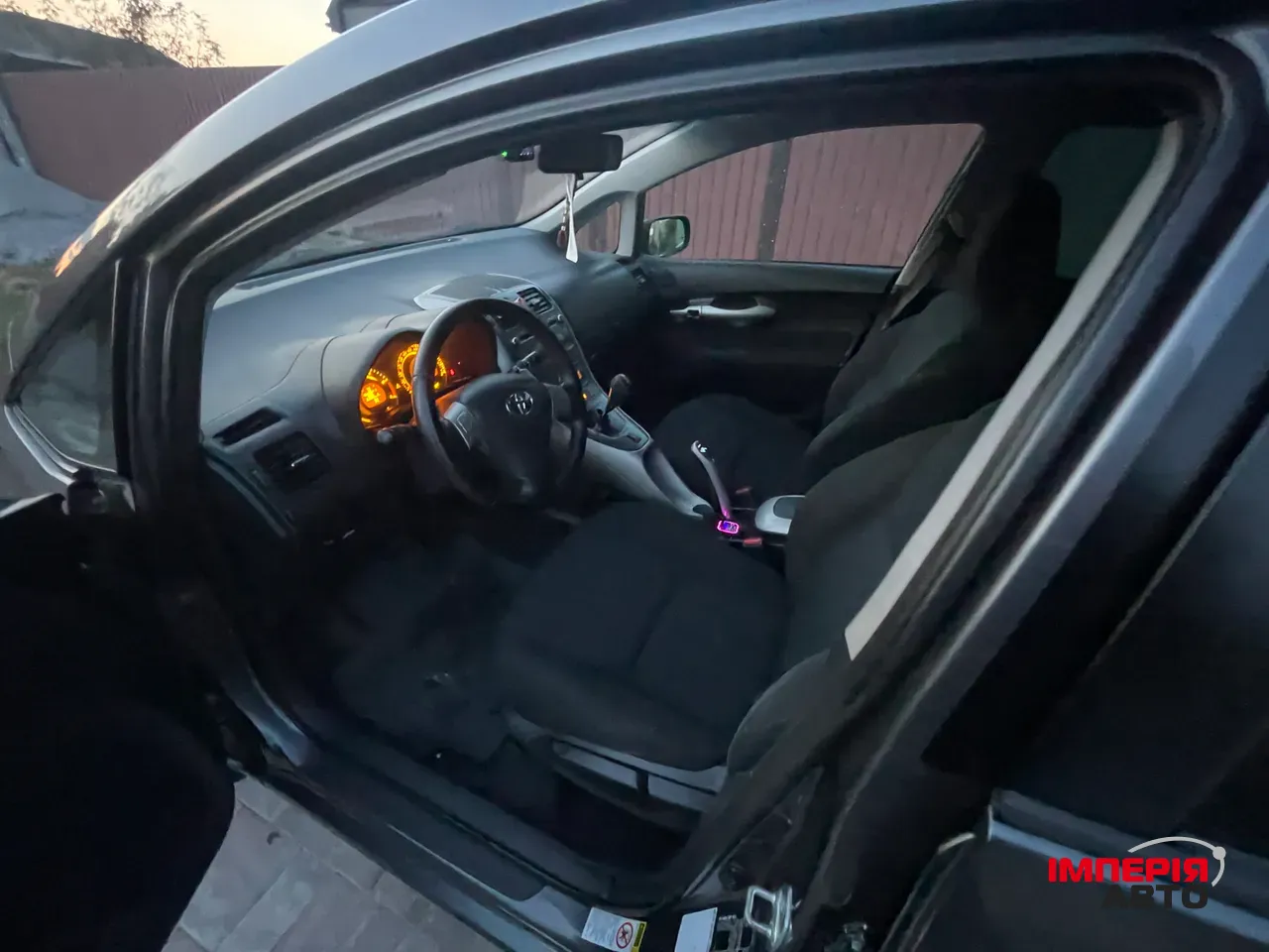 Toyota Auris - фото 3