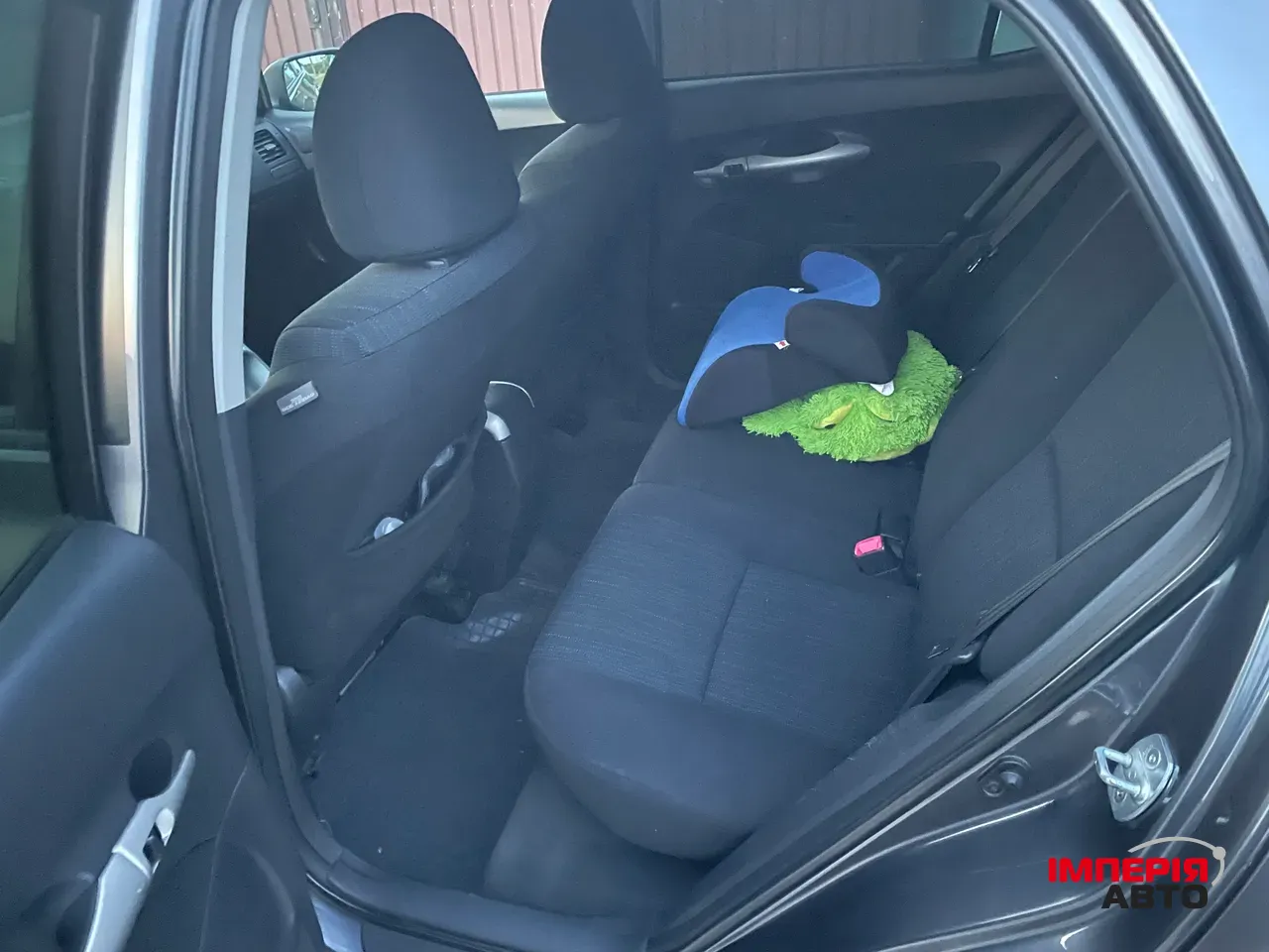 Toyota Auris - фото 5