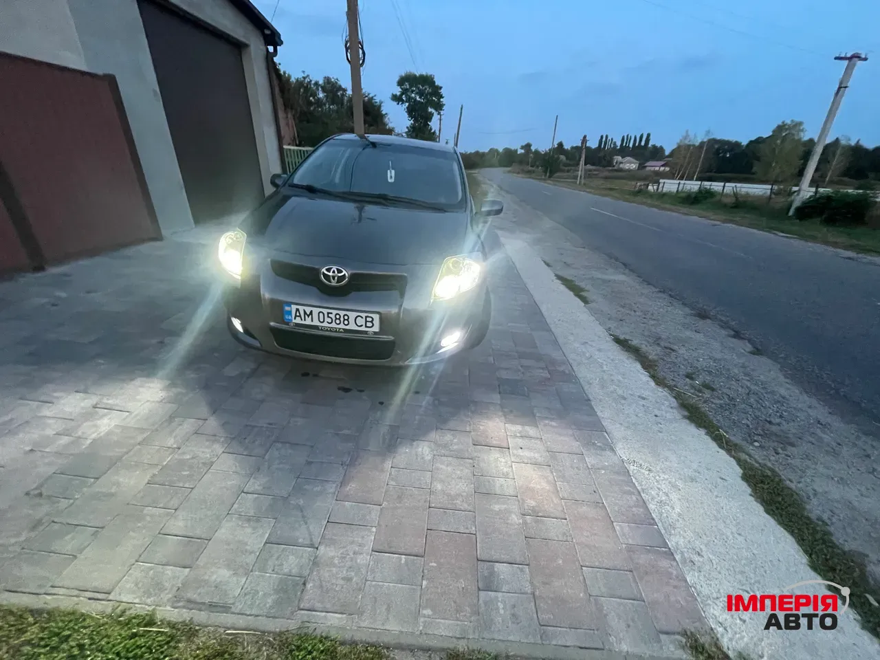 Toyota Auris - фото 2