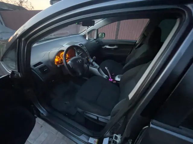 Toyota Auris - фото 3