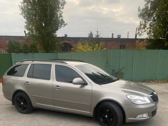 Skoda Octavia - фото 1
