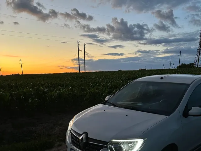 Renault Logan - фото 1