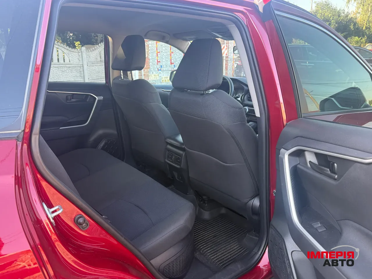 Toyota RAV4 - фото 6