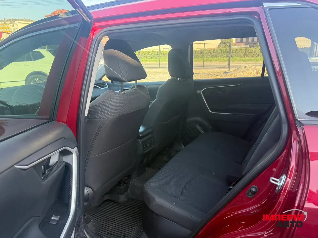 Toyota RAV4 - фото 8