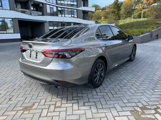 Toyota Camry - фото 4