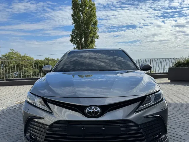Toyota Camry - фото 2