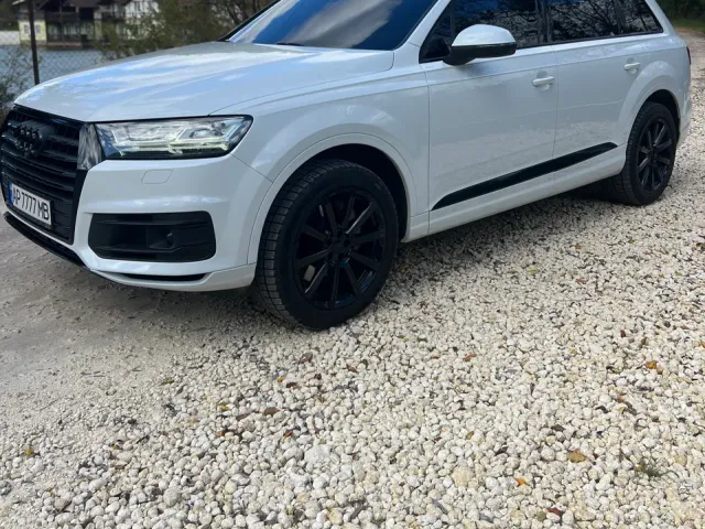 Audi Q7 - фото 1