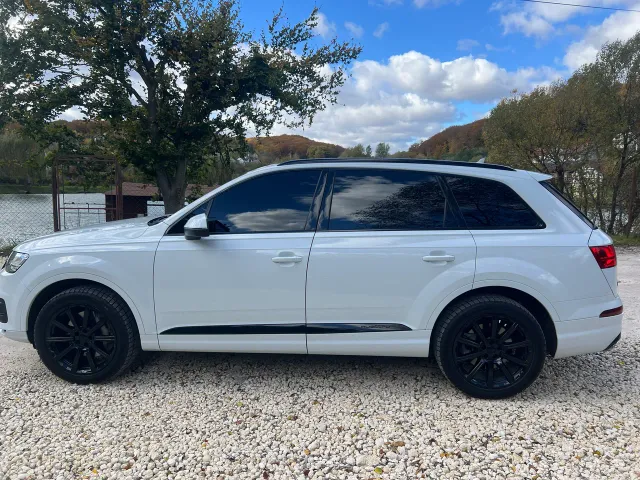 Audi Q7 - фото 2