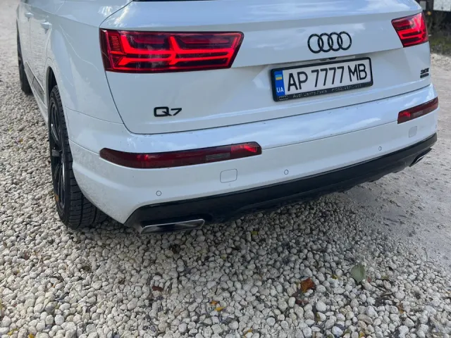 Audi Q7 - фото 4