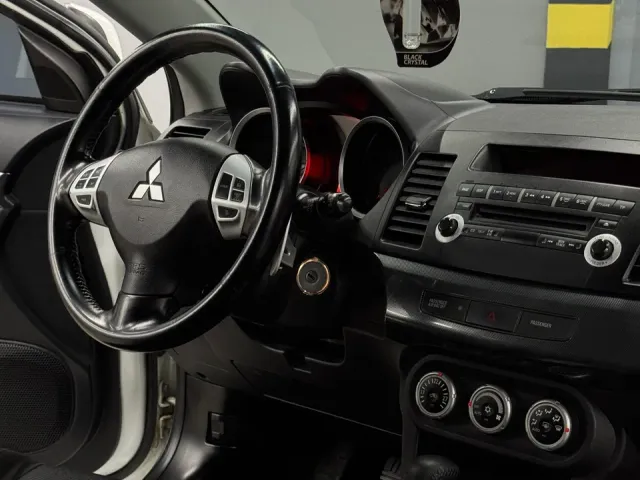 Mitsubishi Lancer - фото 5