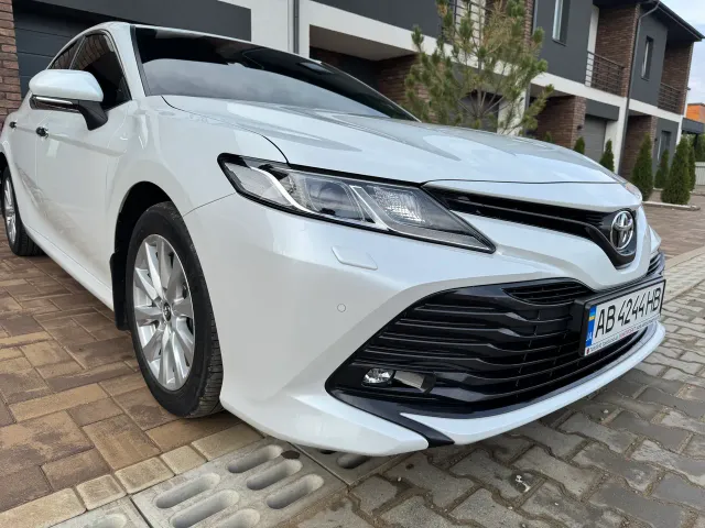 Toyota Camry - фото 3