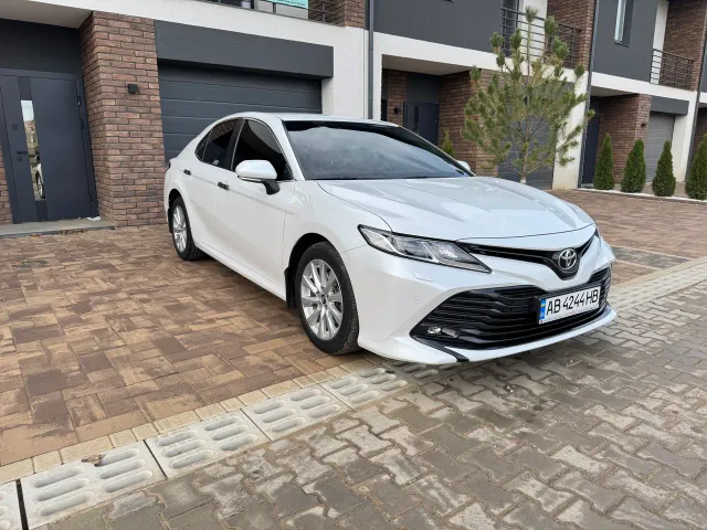 Toyota Camry - фото 2