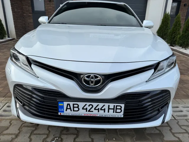Toyota Camry - фото 4