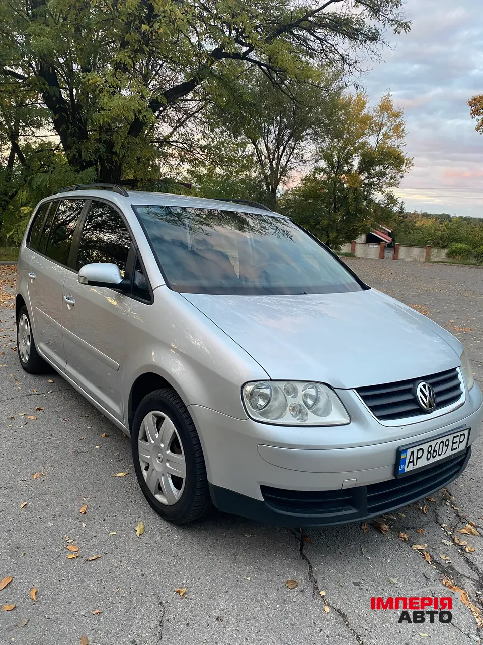 Volkswagen Touran - фото 1