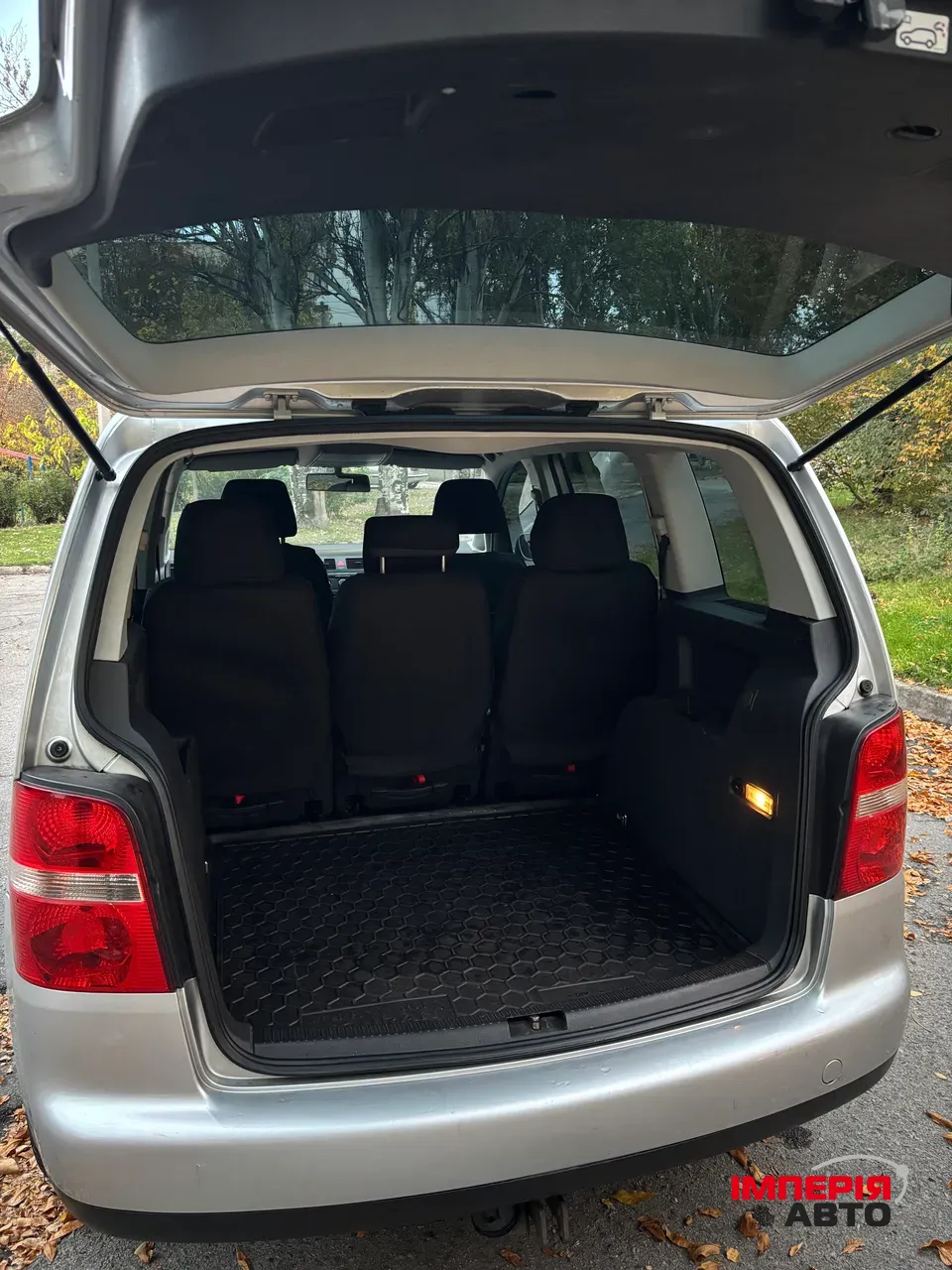 Volkswagen Touran - фото 6