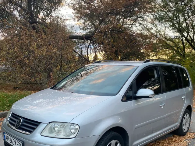 Volkswagen Touran - фото 2