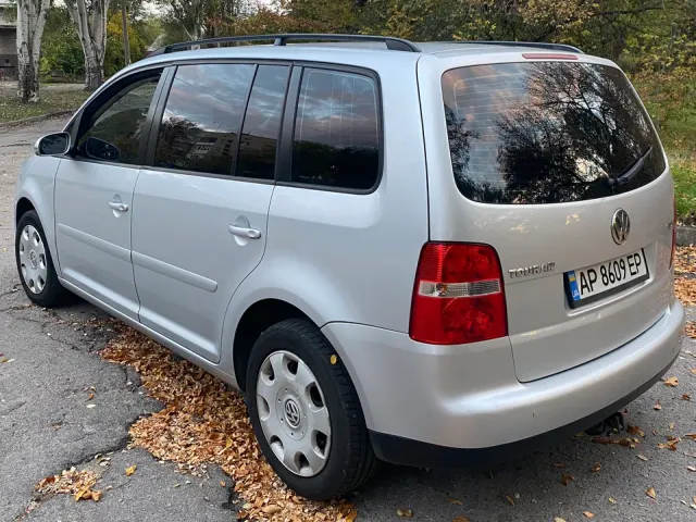 Volkswagen Touran - фото 4