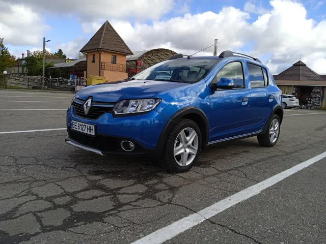 Renault Sandero - фото 1