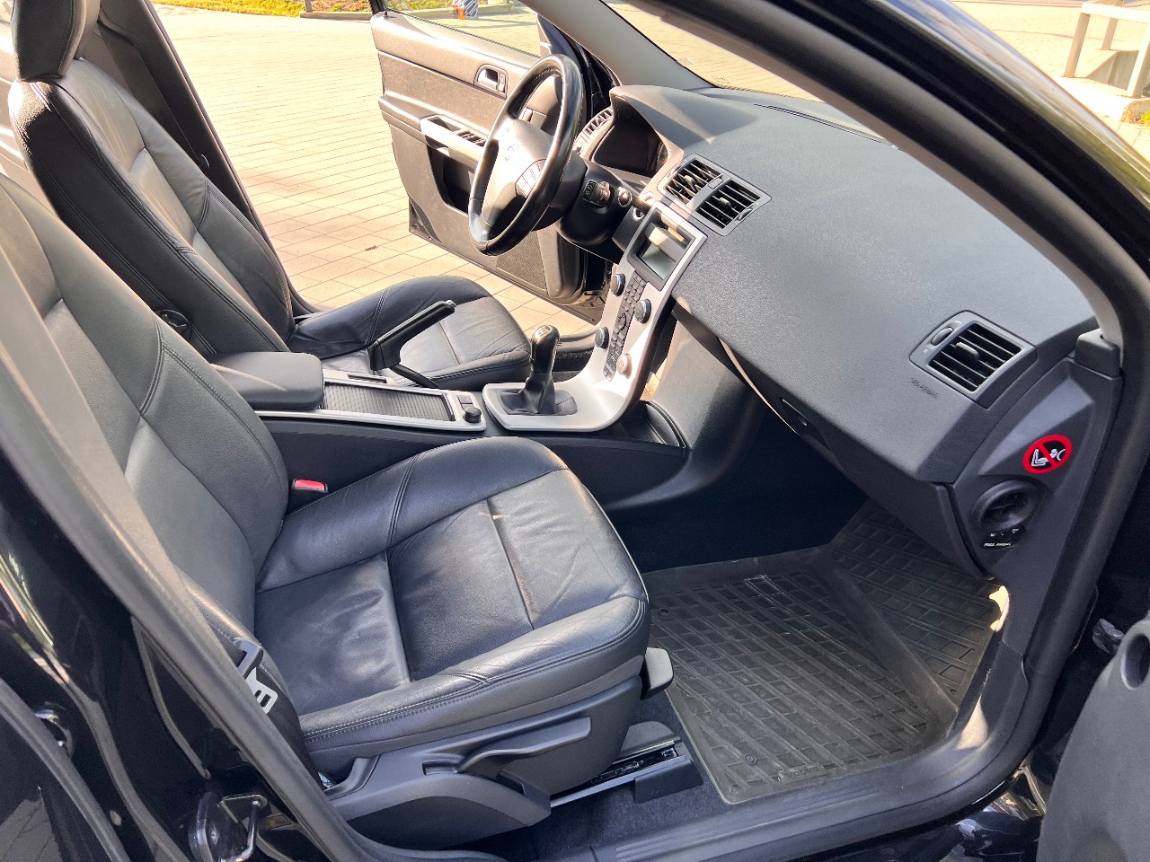 Volvo V50 - фото 1