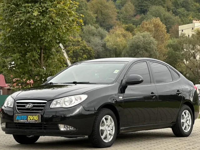 Hyundai Elantra - фото 1