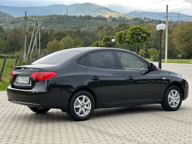 Hyundai Elantra - фото 4