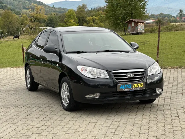 Hyundai Elantra - фото 3