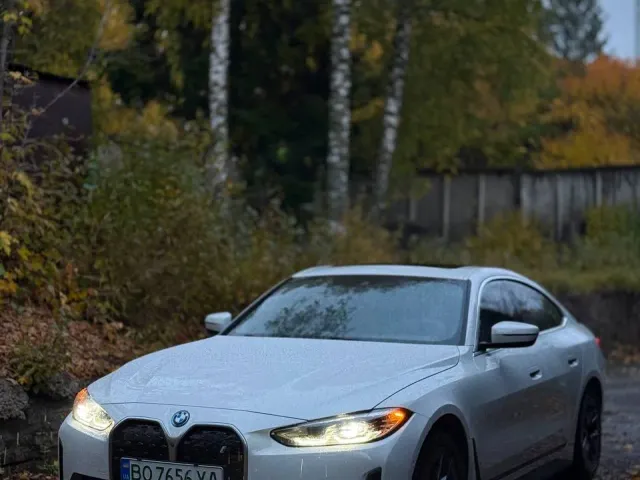 BMW i4 - фото 1