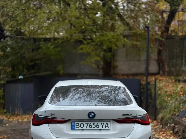 BMW i4 - фото 5