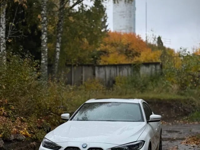 BMW i4 - фото 4