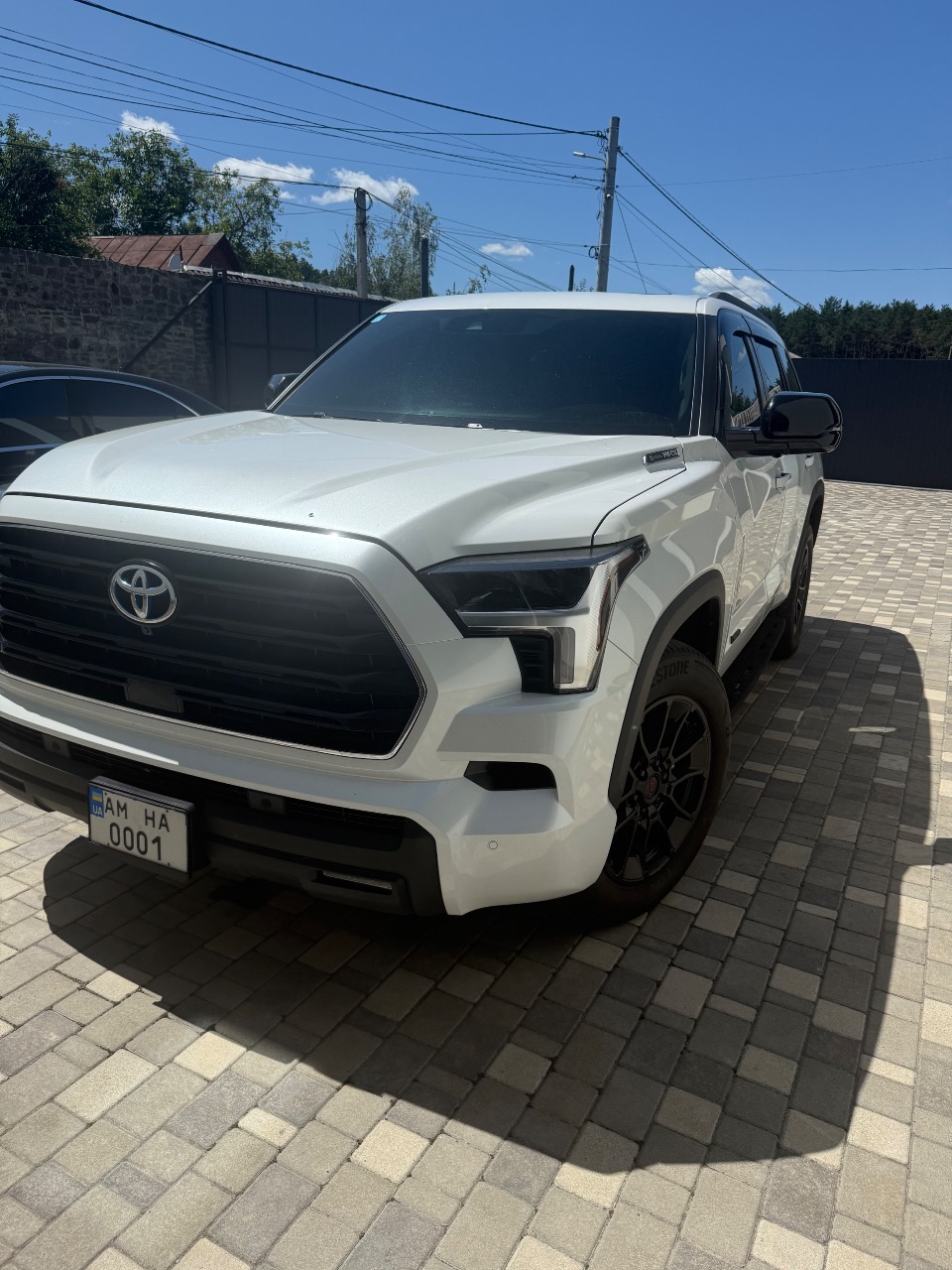 Toyota Sequoia - фото 1