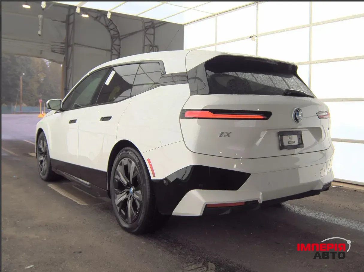 BMW iX - фото 7