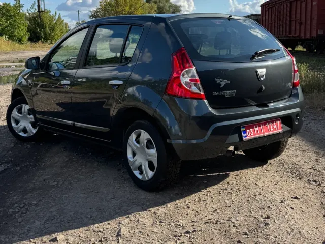 Dacia Sandero - фото 5