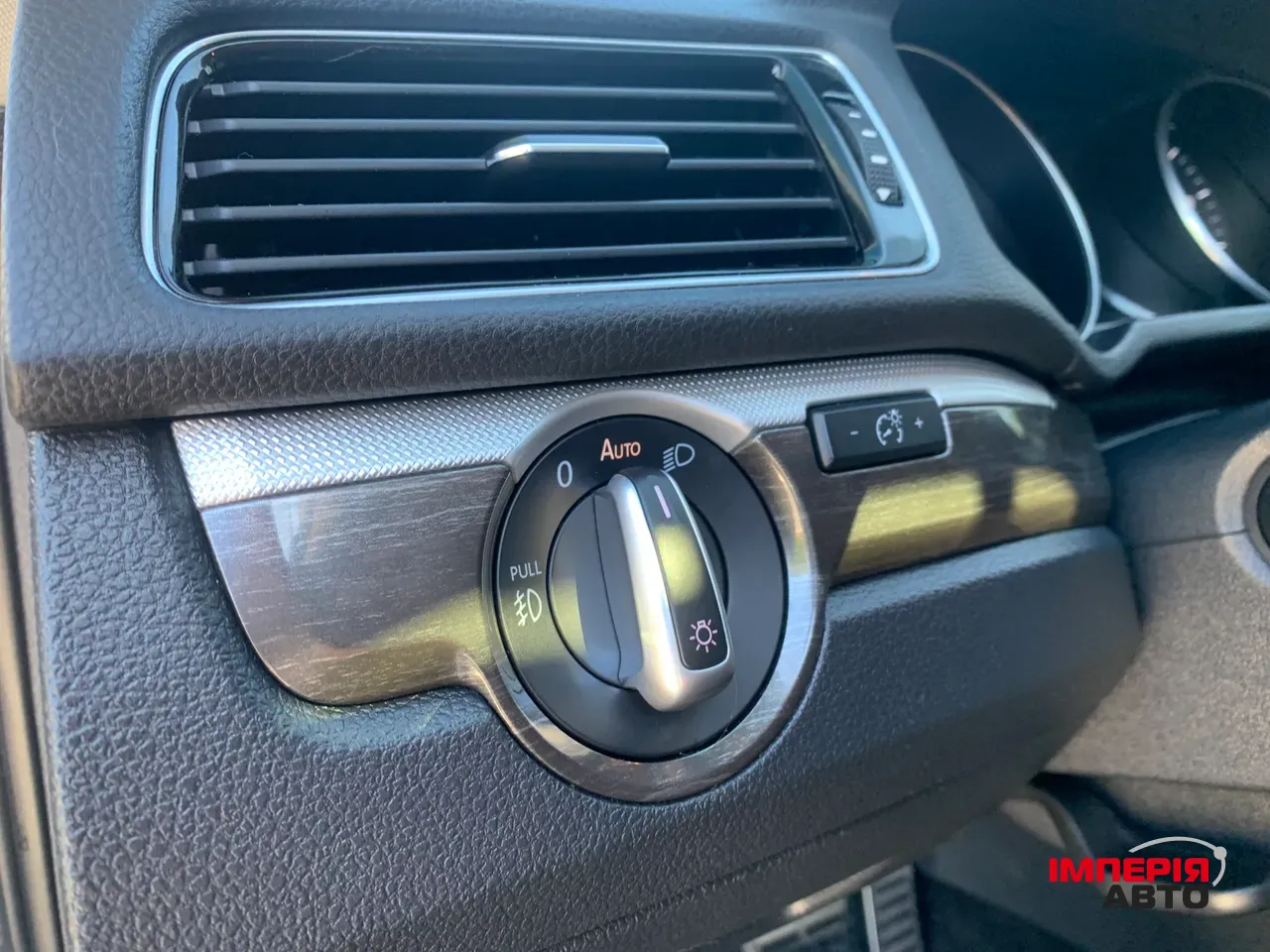 Volkswagen Passat (North America and China) - фото 26