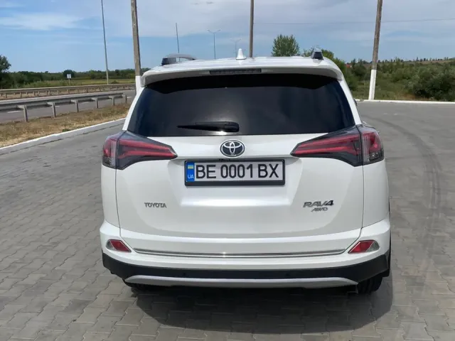 Toyota RAV4 - фото 3