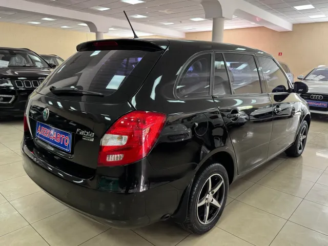 Skoda Fabia - фото 4