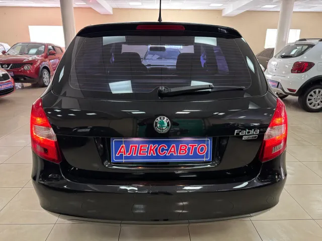 Skoda Fabia - фото 3