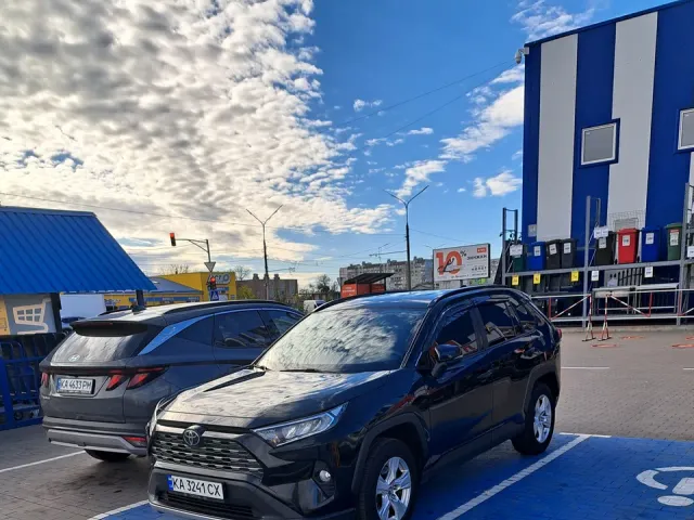 Toyota RAV4 - фото 5